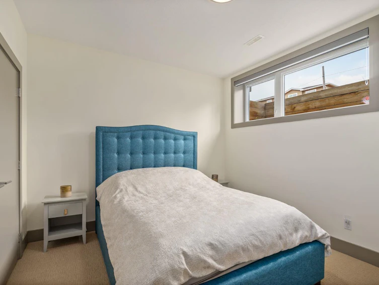 1826 37 Avenue SW, Calgary, AB, T3E 3A3 - 37