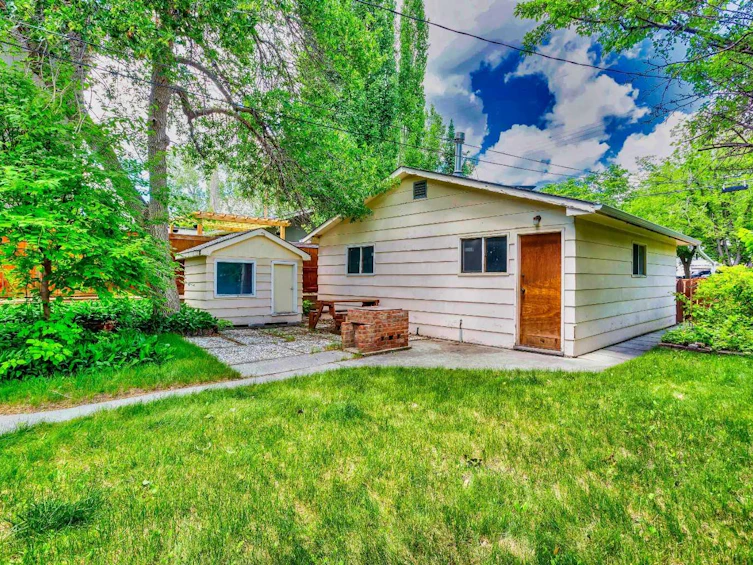 2308 9 Avenue NW, Calgary, AB, T2N 1E7 - 9