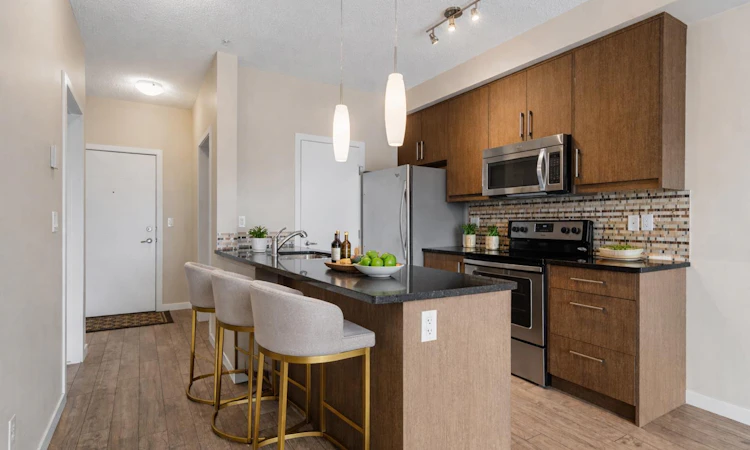 311-402 Marquis Lane SE