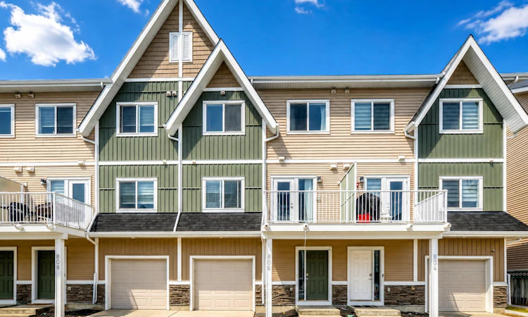 806-32 Red Embers Parade NE