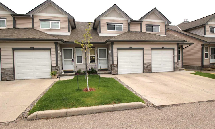 215 Millview Green SW