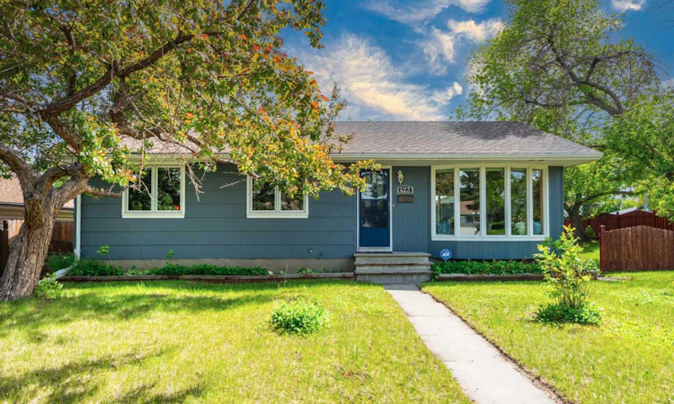 423 Spyhill Road NW