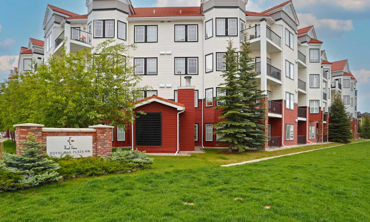 420-30 Royal Oak Plaza NW