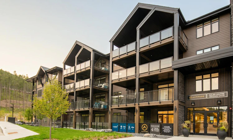 402-10 Cascade Ridge