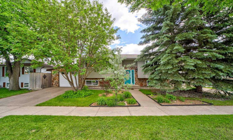 110 Temple Boulevard W