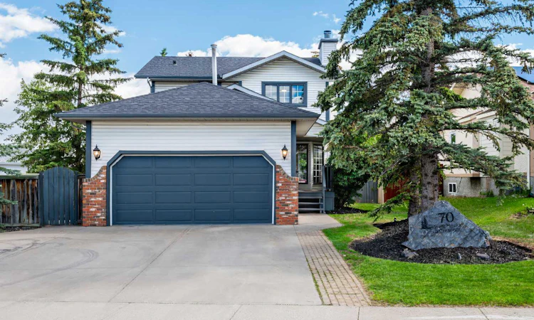 70 West Mackay Crescent