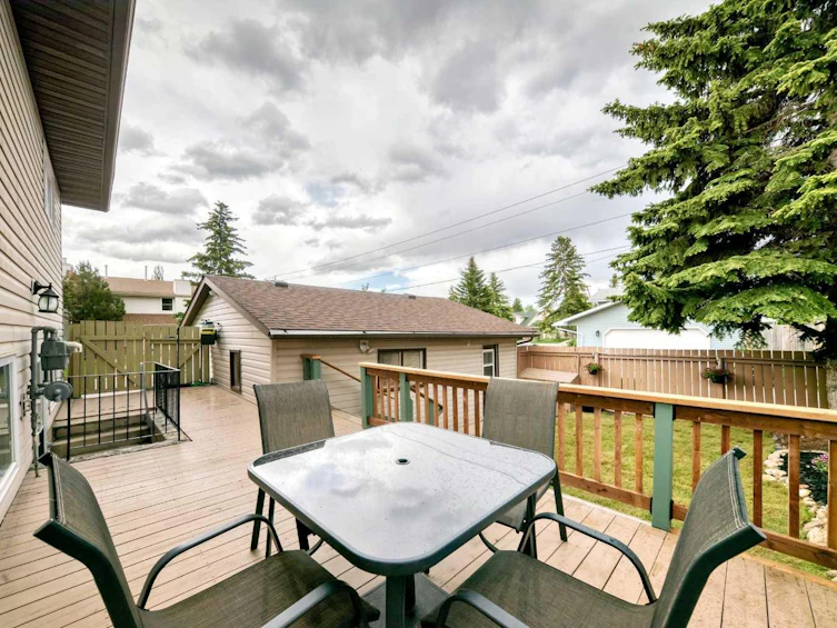 584 Woodhill Place SW, Calgary, AB, T2W 3L5 - 11
