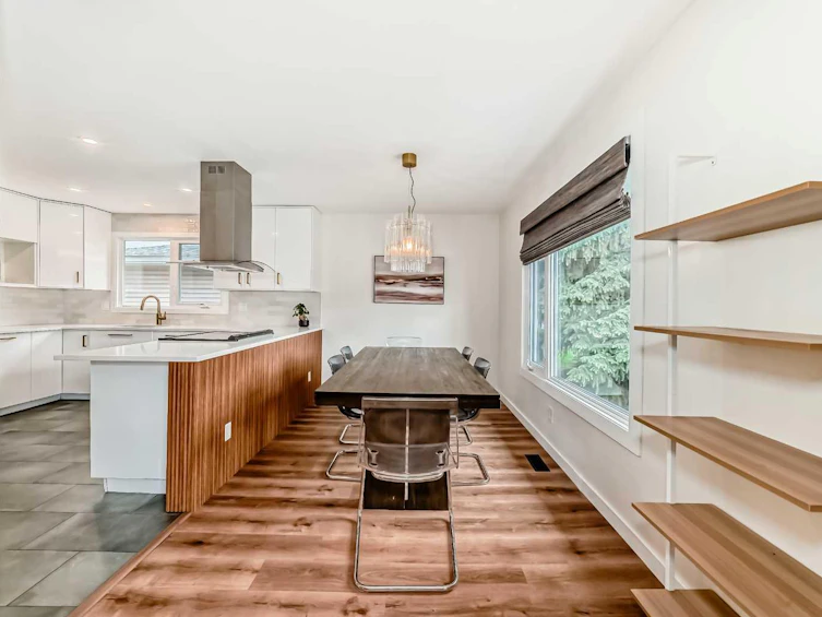 584 Woodhill Place SW, Calgary, AB, T2W 3L5 - 4