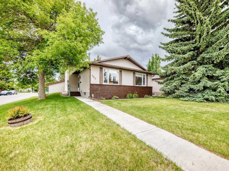 584 Woodhill Place SW, Calgary, AB, T2W 3L5