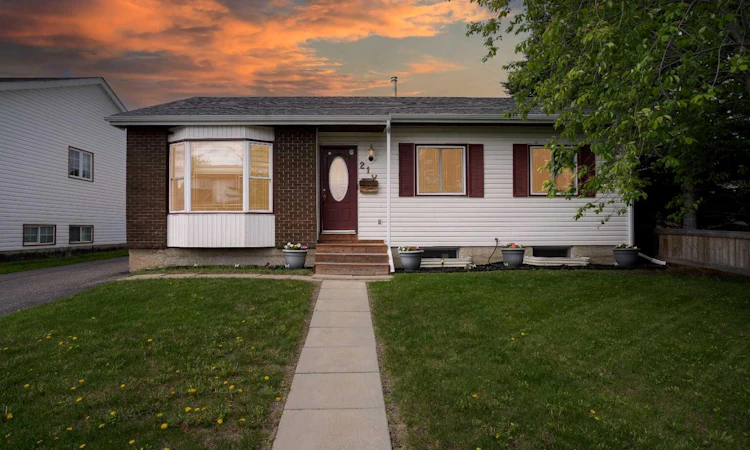 210 Leigh Crescent