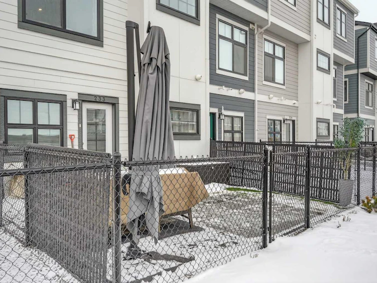 233 Les Jardins Park SE, Calgary, AB, T2C 5V3 - 34