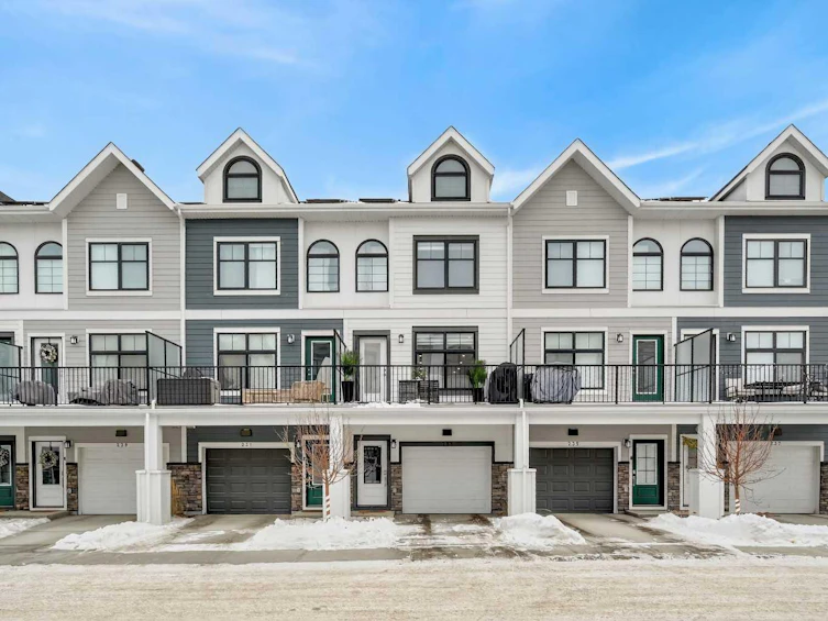233 Les Jardins Park SE, Calgary, AB, T2C 5V3 - 2