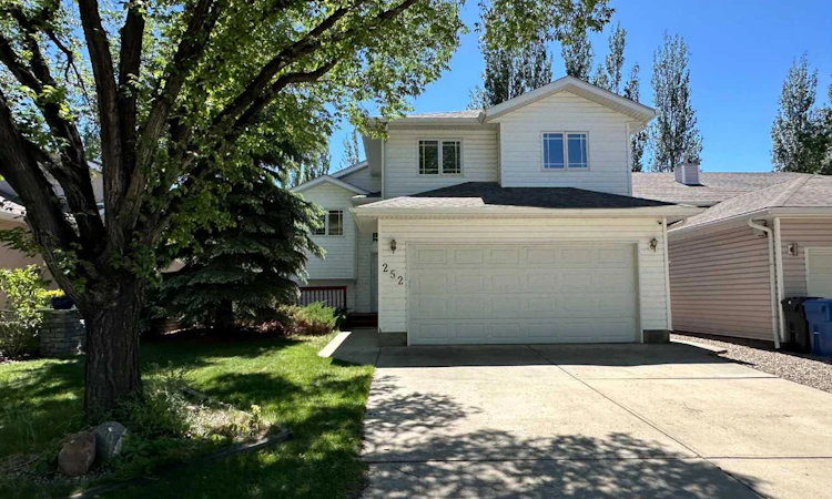 252 Red Crow Boulevard W