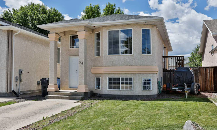34 Chilcotin Way W
