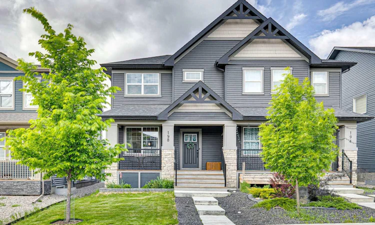 198 Legacy Reach Crescent SE