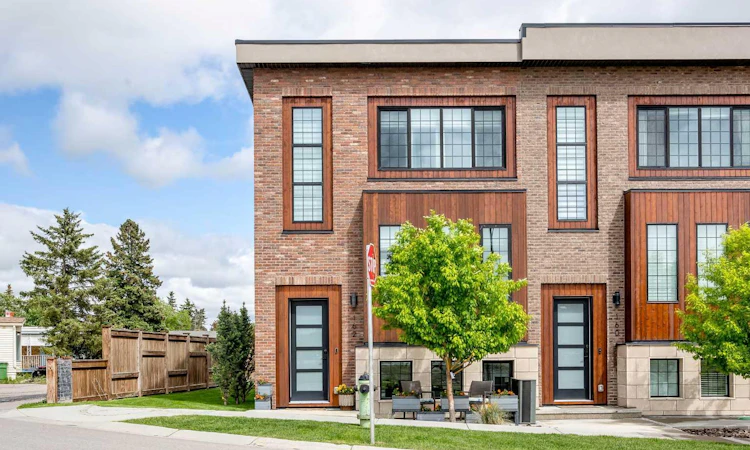 162 Greenbriar Way NW