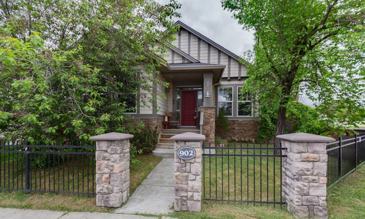 902 Williamstown Boulevard NW