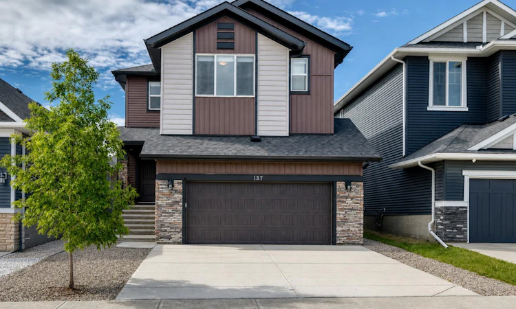 137 Creekside Way SW