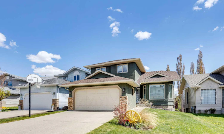 20 Macewan Ridge View NW
