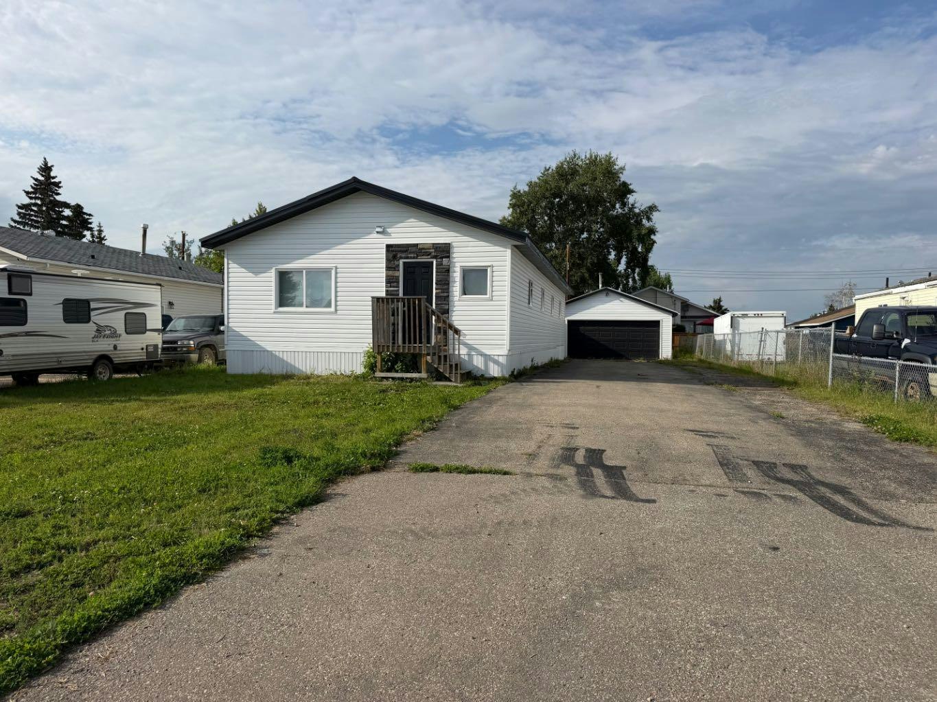 9908 103 Avenue, County of Grande Prairie, AB, T8X 4B5