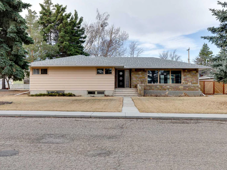 513 Memorial Avenue, Vulcan, AB, T0L 2B0