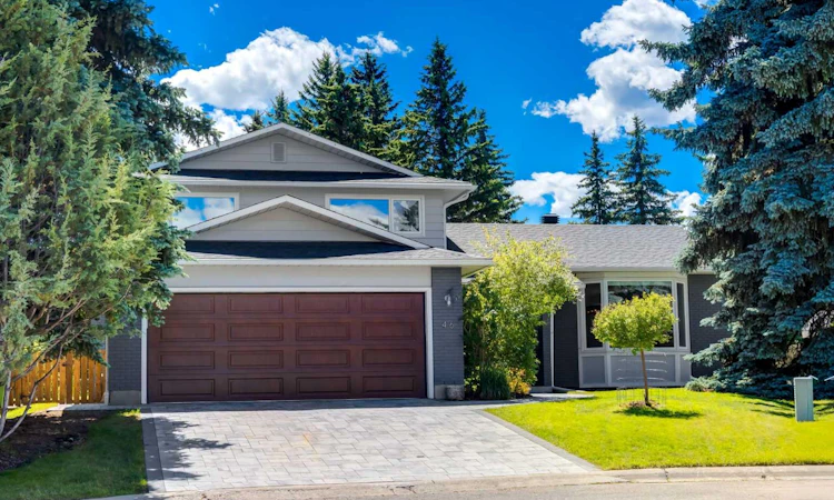 416 Oakhill Place SW