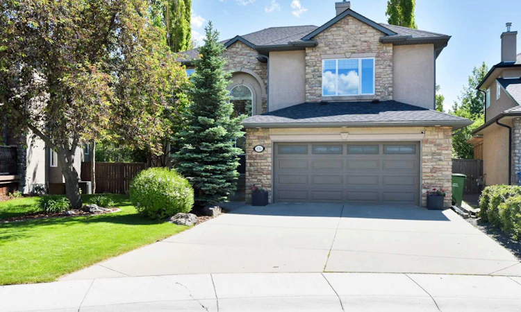 136 Strathlea Place SW