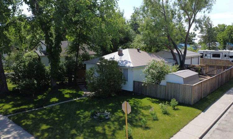 31 Spruce Avenue W
