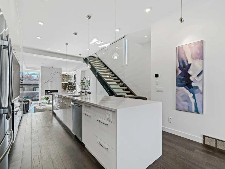 2115 Bowness Road NW, Calgary, AB, T2N 3L2 - 9