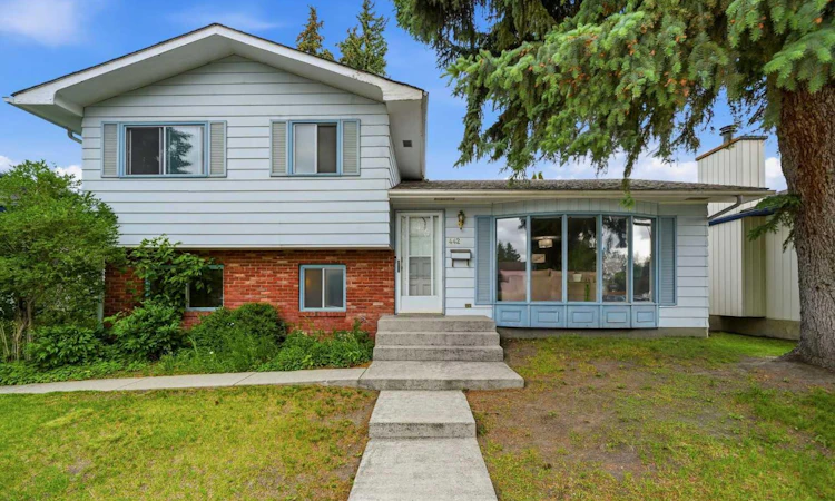 442 Queensland Place SE