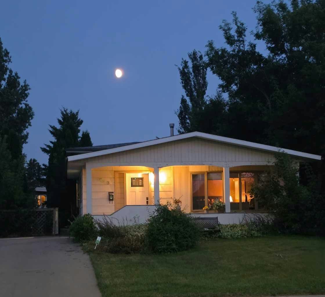 953 Columbia Boulevard W, Lethbridge, AB, T1K 4M4