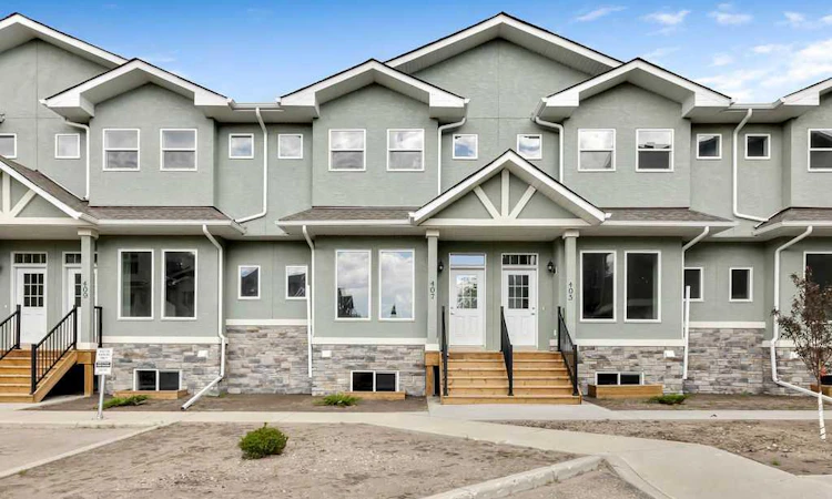 407 Strathcona Circle