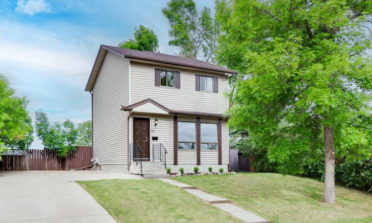 32 Castleglen Way NE