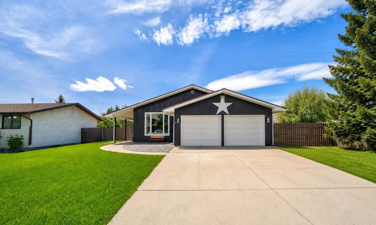 844 Foothills Avenue