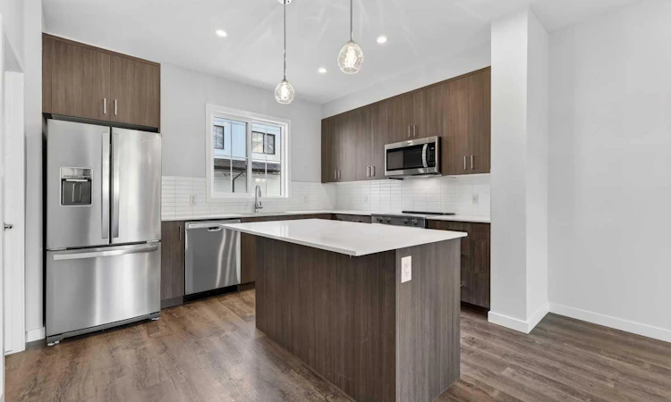 172 Hotchkiss Common SE