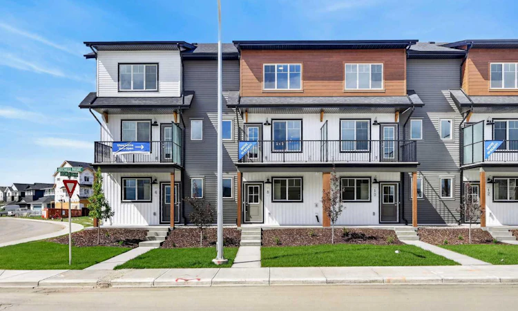 8 Hotchkiss Parade SE