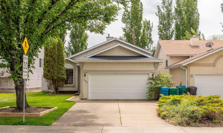 260 Red Crow Boulevard W