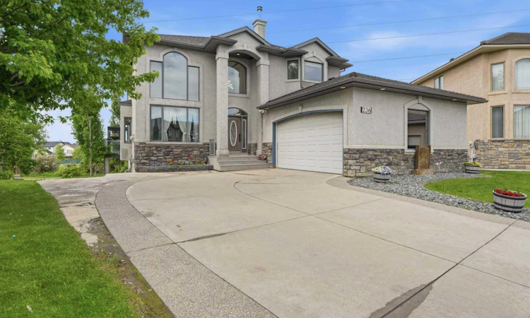 236 Parkmere Court NW