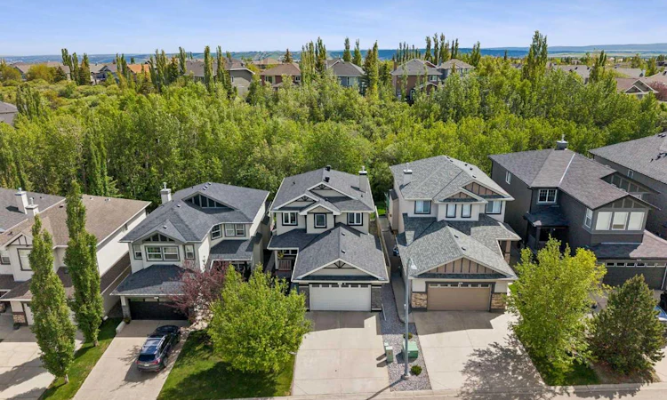 90 Royal Oak Grove NW