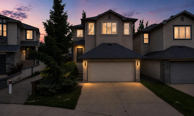 60 Tuscany Ridge Crescent NW