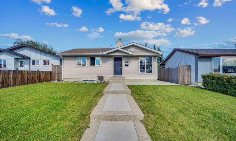 1527 Maitland Drive NE