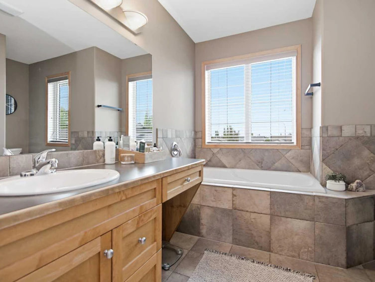 156 Aubrey Close, Red Deer, AB, T4R 3B8 - 26