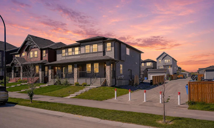125 Edith Gate NW