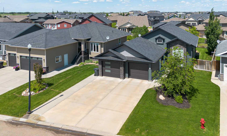 33-2715 73 Avenue