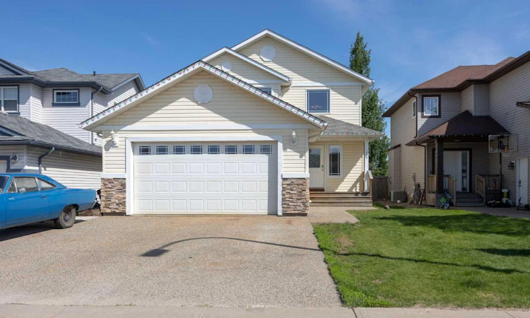 388 Fireweed Crescent
