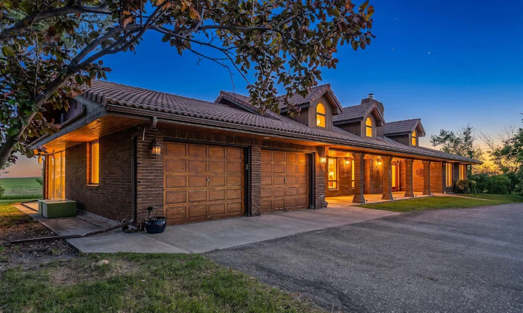 285021 Township Road 252