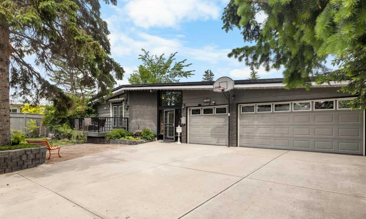 1408 104 Avenue SW