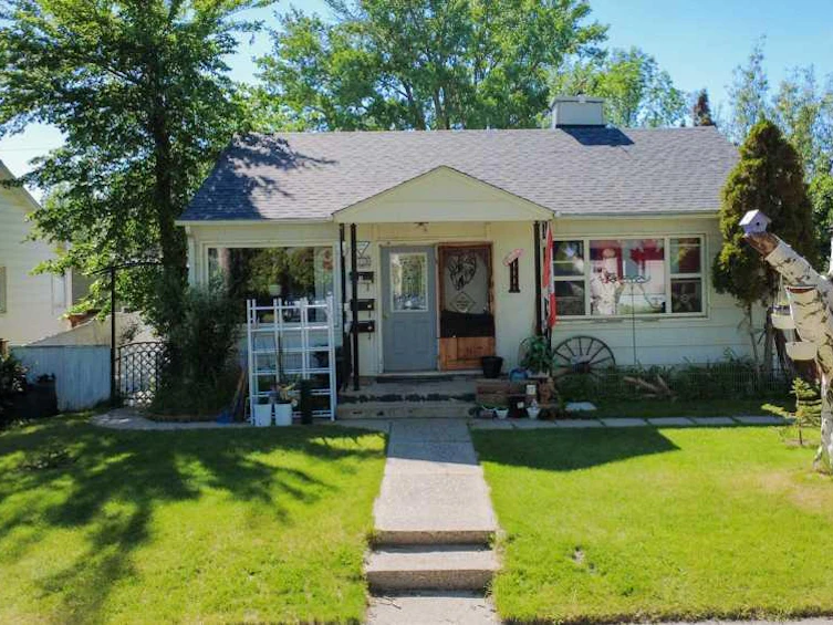 1118 12b Street S, Lethbridge, AB, T1K 1S2