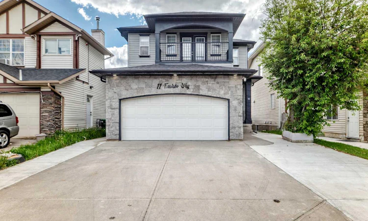 11 Taralake Way NE