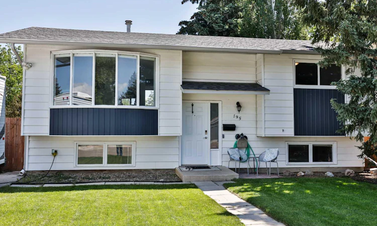 195 Laval Boulevard W
